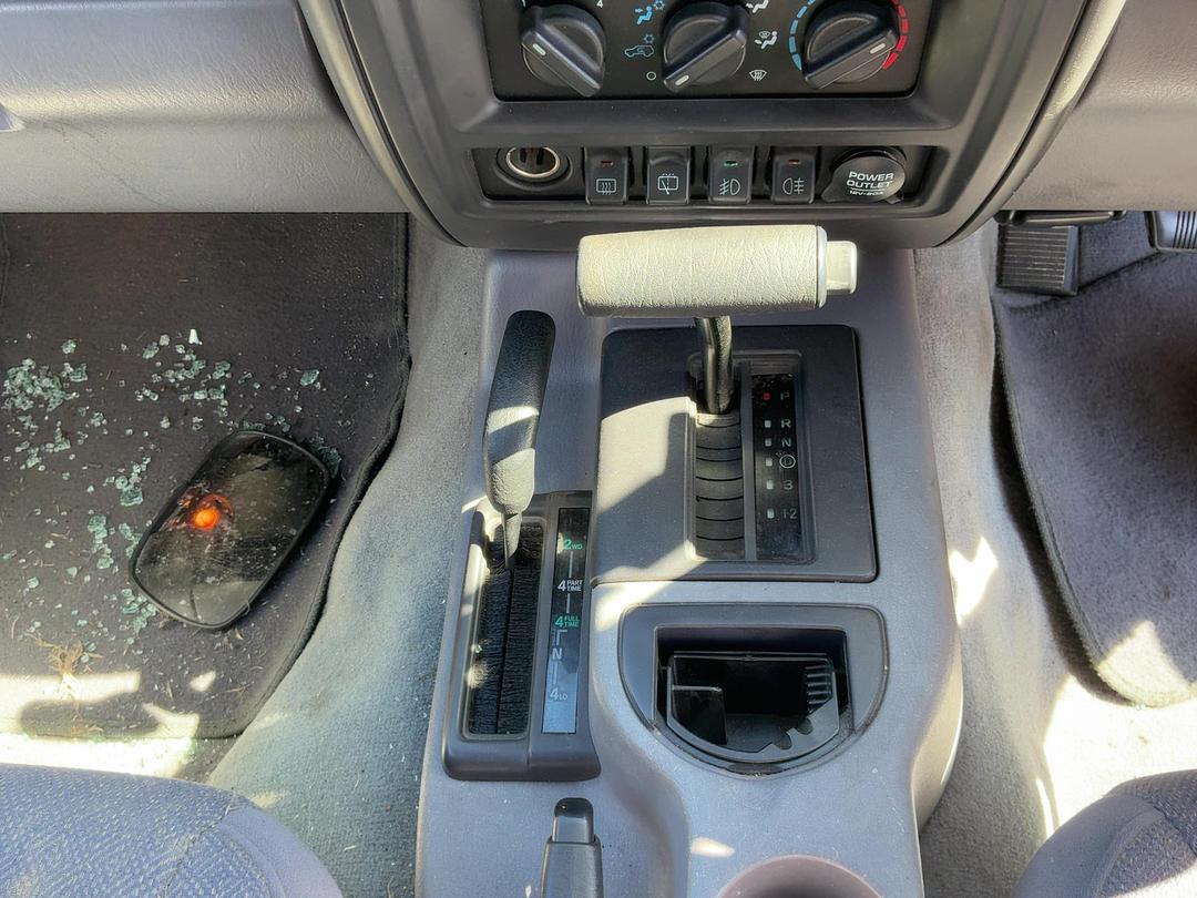 Photo '14' of Jeep Cherokee Sport Photo '14' of Jeep Cherokee Sport