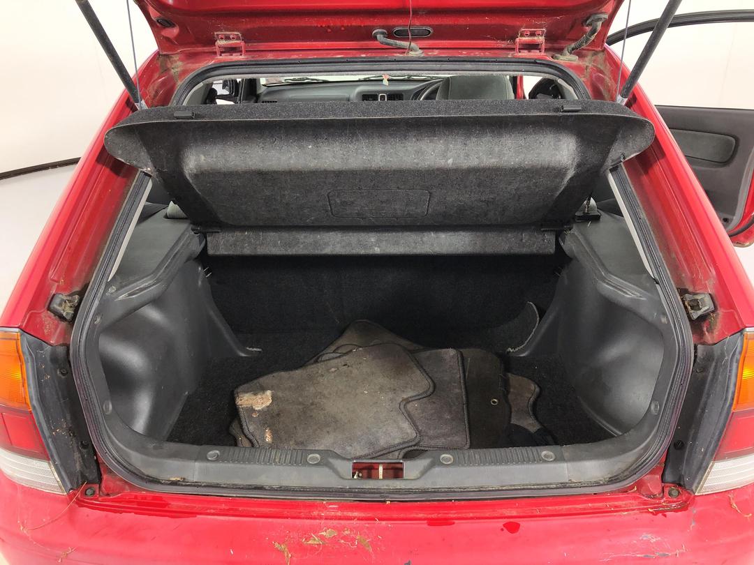 Photo '12' of Mazda Familia