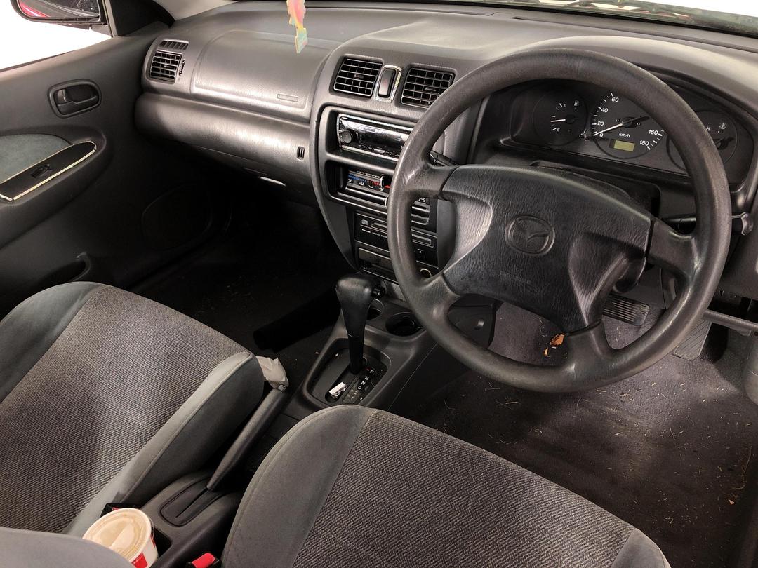 Photo '17' of Mazda Familia