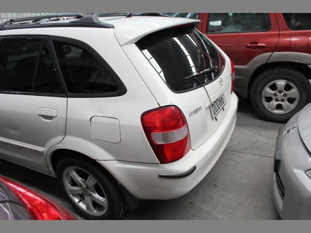 Photo '5' of Mazda Familia Photo '5' of Mazda Familia