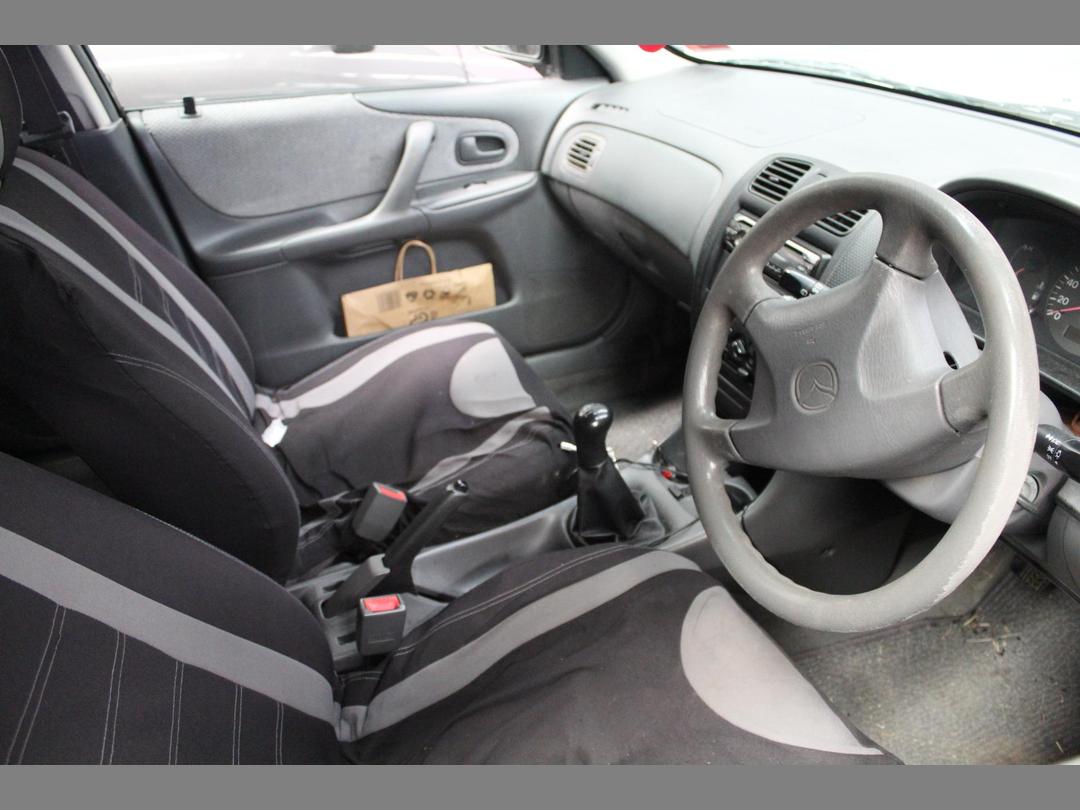 Photo '10' of Mazda Familia Photo '10' of Mazda Familia
