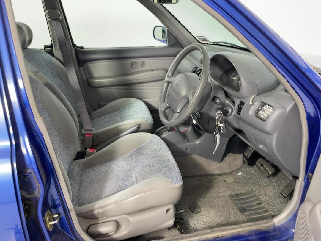 Photo '16' of Nissan March