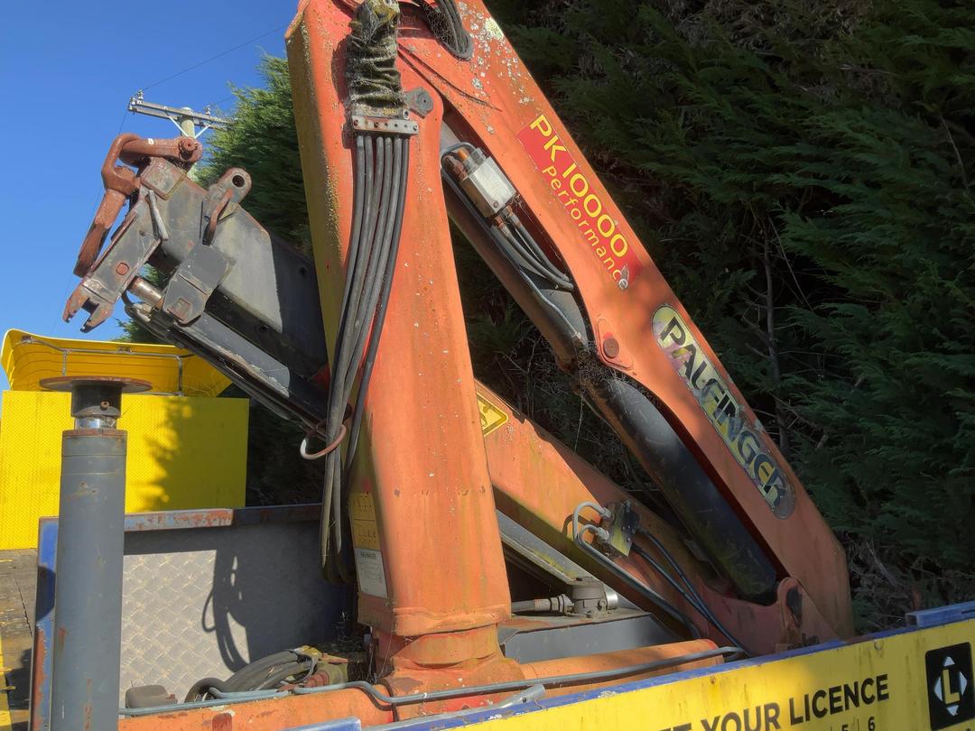 Photo '11' of SCANIA D94 310 6x2 DB6X2 Flat Deck Crane