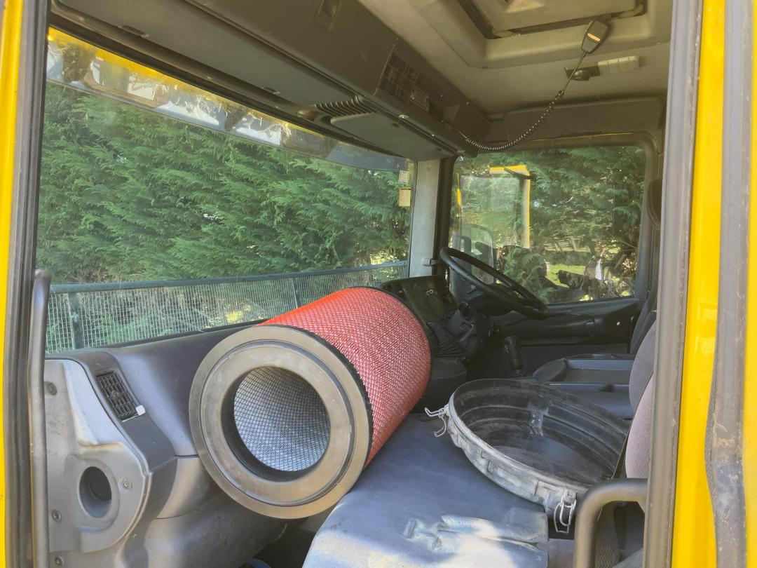 Photo '18' of SCANIA D94 310 6x2 DB6X2 Flat Deck Crane