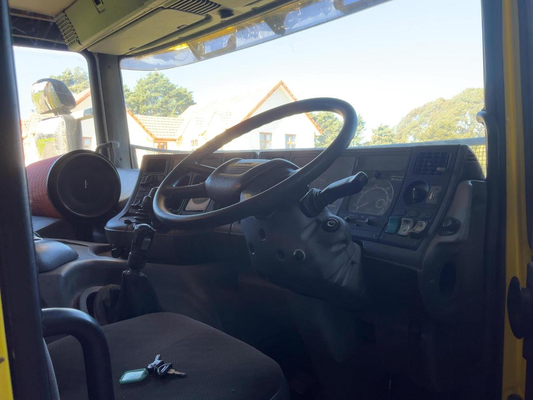 Photo '23' of SCANIA D94 310 6x2 DB6X2 Flat Deck Crane