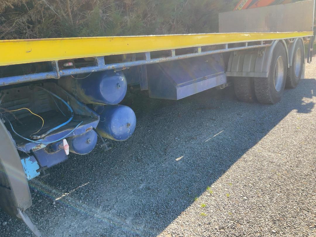 Photo '28' of SCANIA D94 310 6x2 DB6X2 Flat Deck Crane