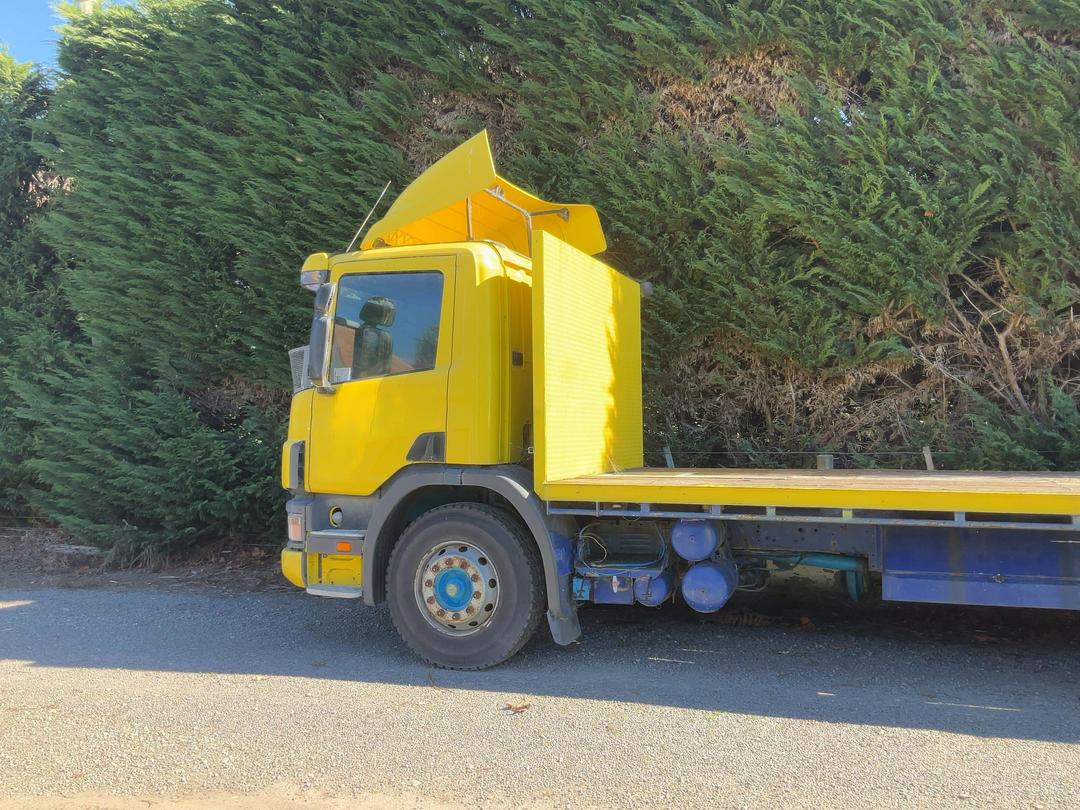Photo '3' of SCANIA D94 310 6x2 DB6X2 Flat Deck Crane