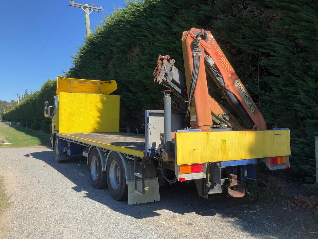 Photo '5' of SCANIA D94 310 6x2 DB6X2 Flat Deck Crane