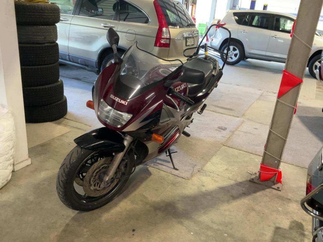 Photo '4' of Suzuki RF900R V