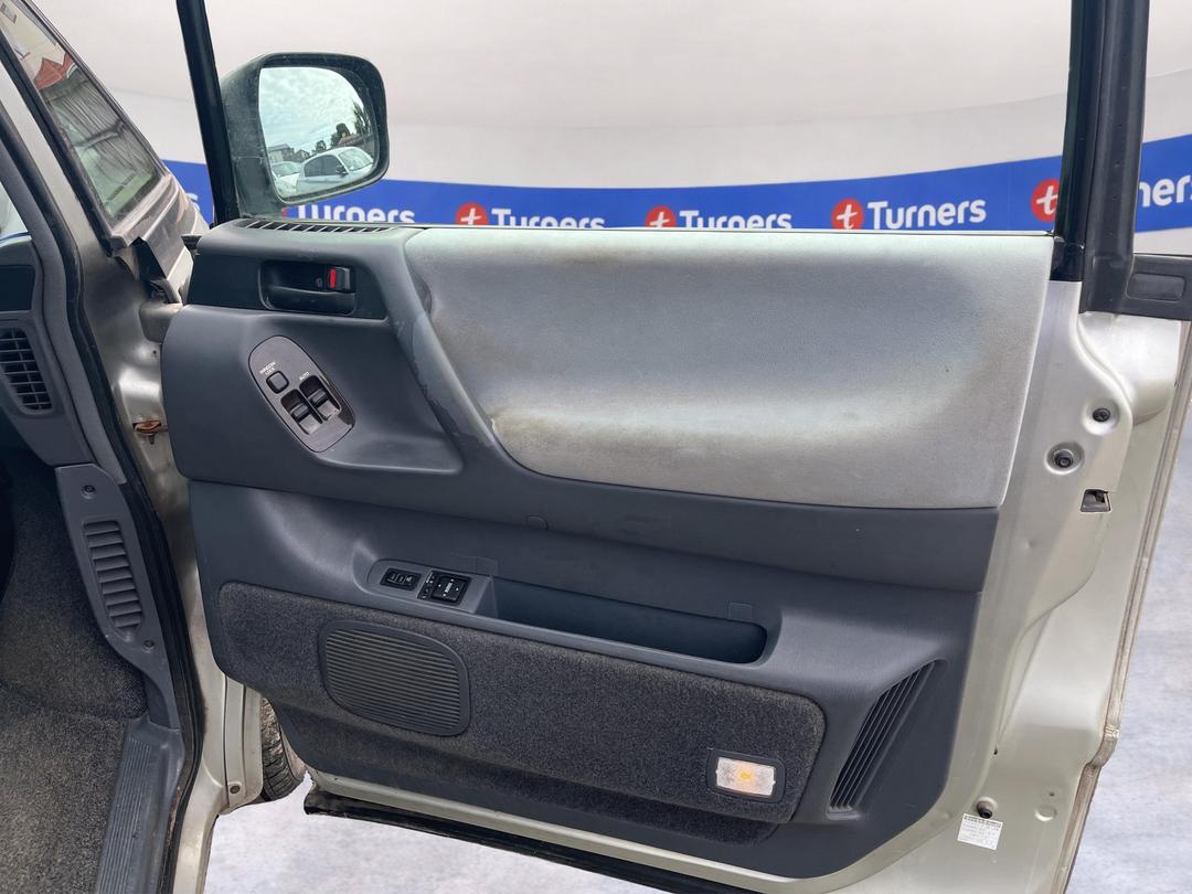 Photo '9' of Toyota Estima Emina