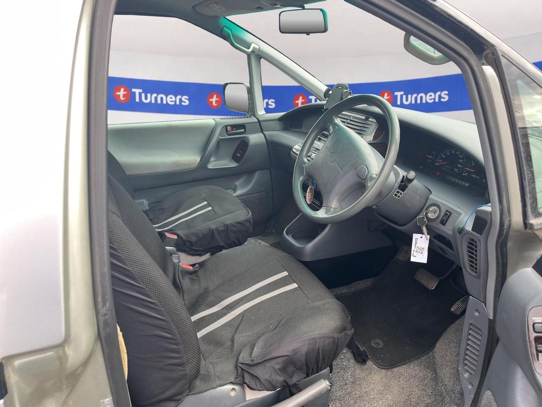 Photo '10' of Toyota Estima Emina