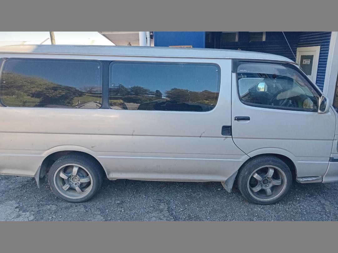 Photo '8' of Toyota Hiace Super Custom Photo '8' of Toyota Hiace Super Custom