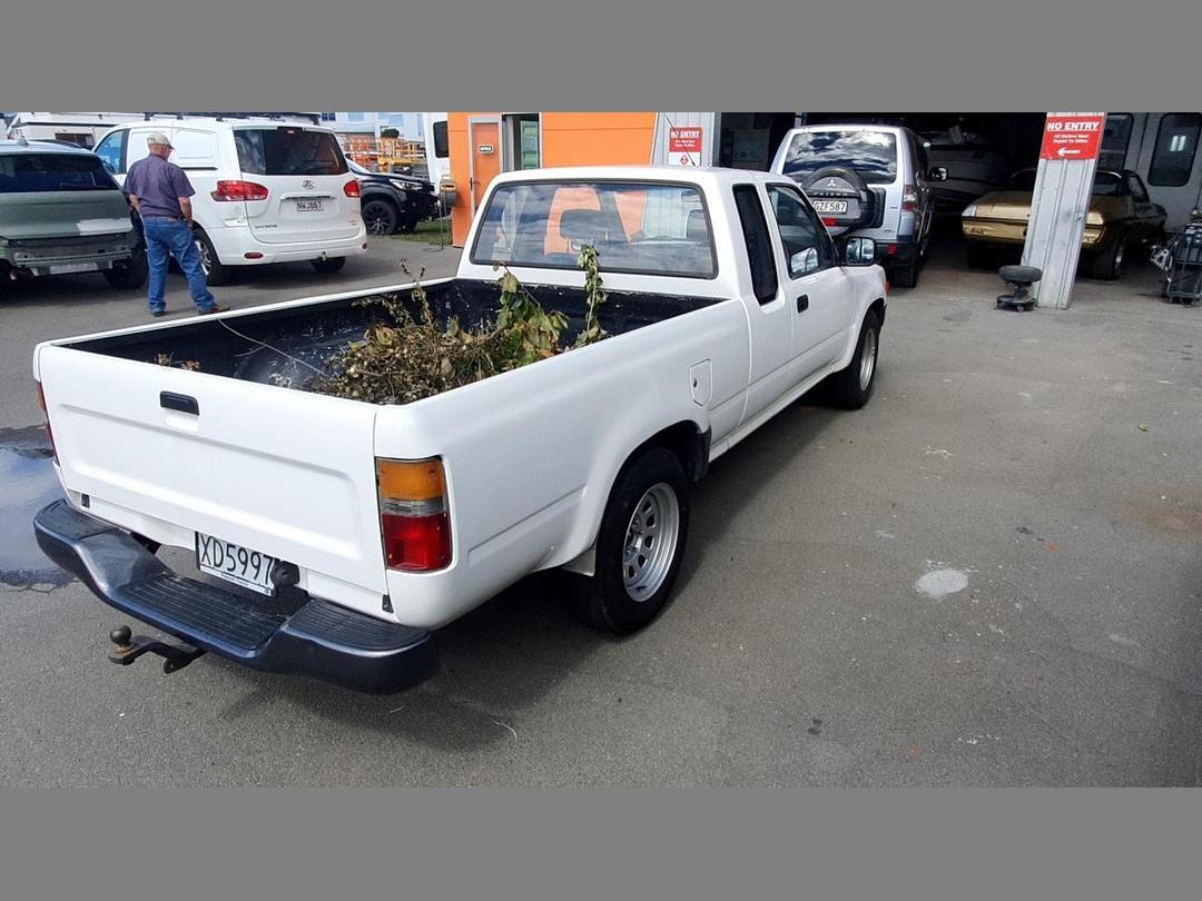 Photo '6' of Toyota Hilux 2.4 SR5