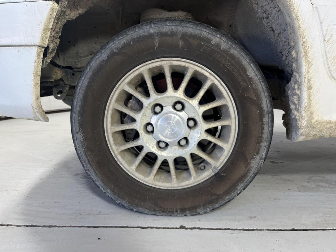 Photo '8' of Toyota Hilux Surf