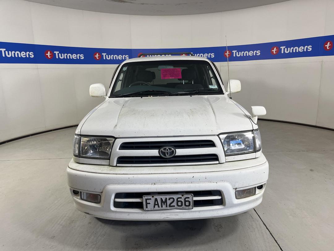 Photo '2' of Toyota Hilux Surf