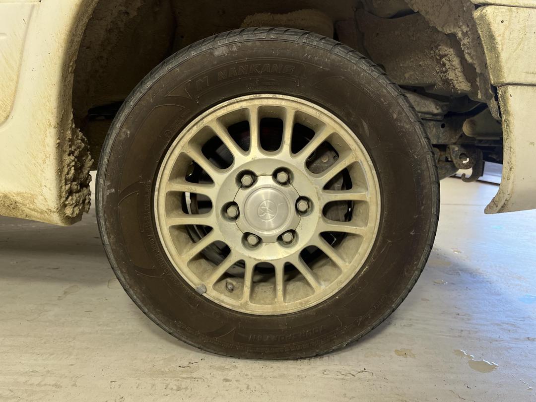 Photo '7' of Toyota Hilux Surf