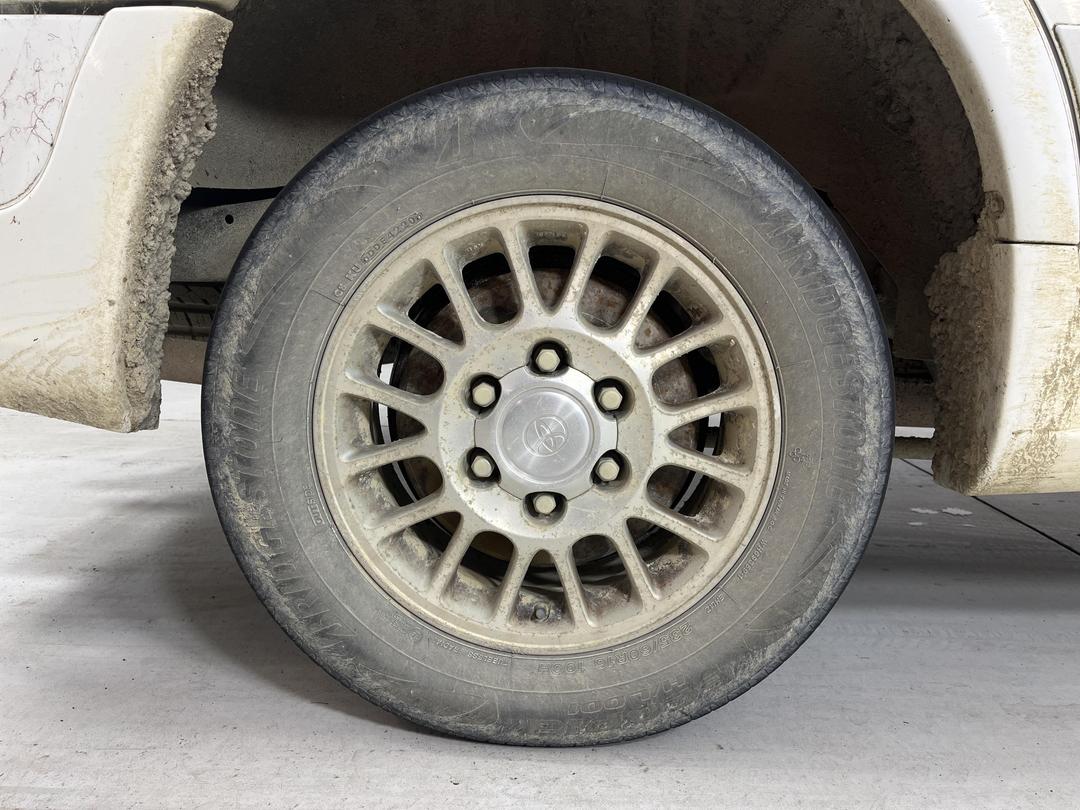 Photo '10' of Toyota Hilux Surf