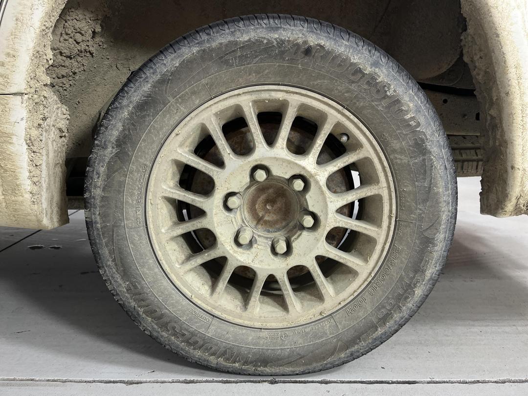 Photo '9' of Toyota Hilux Surf