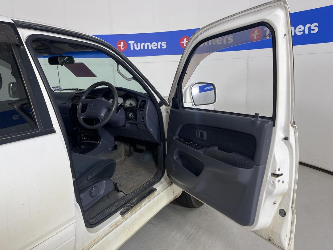 Photo '13' of Toyota Hilux Surf