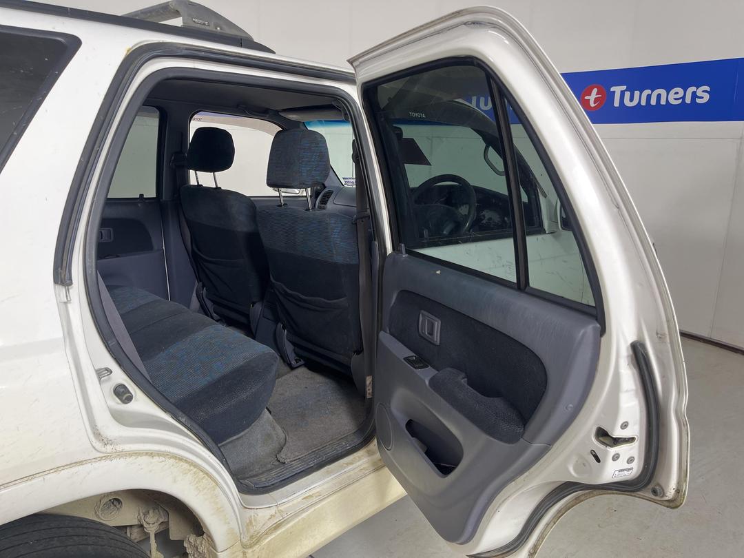 Photo '17' of Toyota Hilux Surf