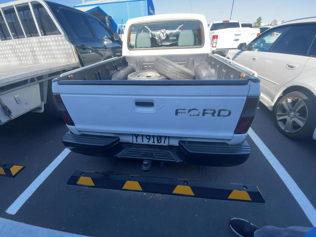 Photo '5' of Ford Courier XL Crew CAB Photo '5' of Ford Courier XL Crew CAB