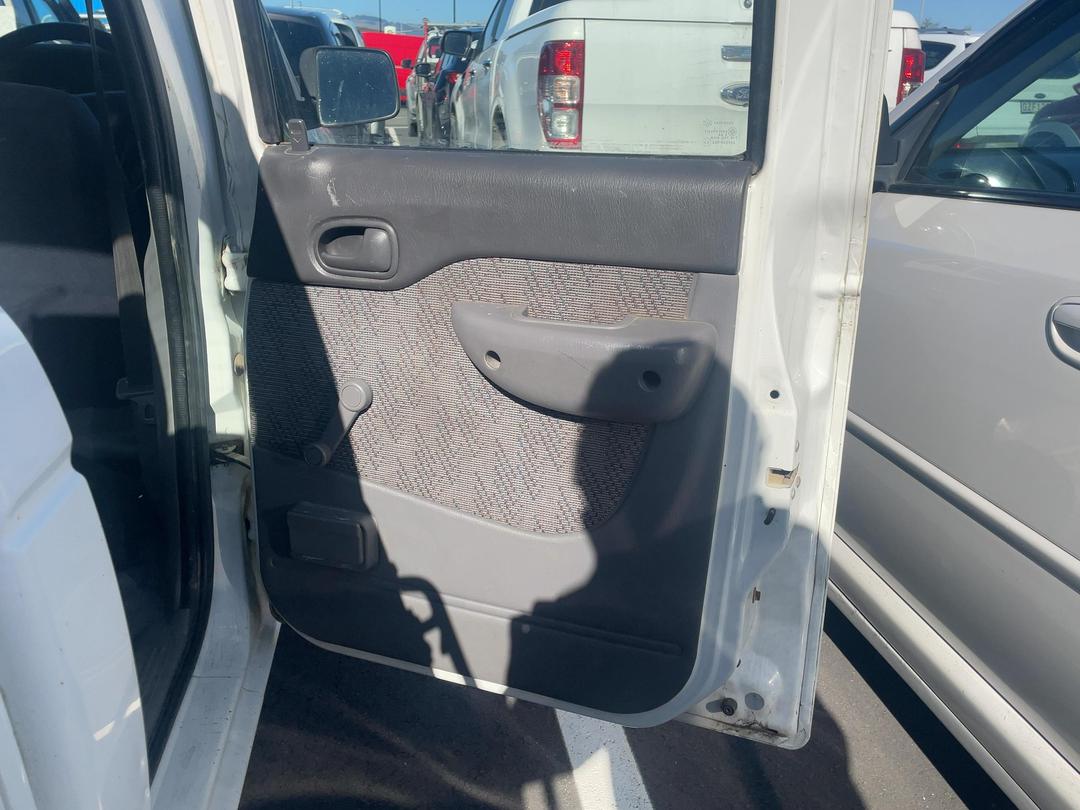 Photo '17' of Ford Courier XL Crew CAB Photo '17' of Ford Courier XL Crew CAB