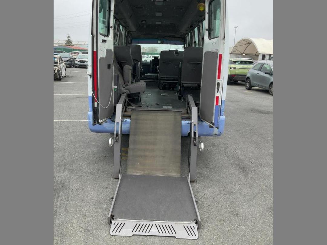 Photo '21' of Isuzu Journey SBHW41 Bus
