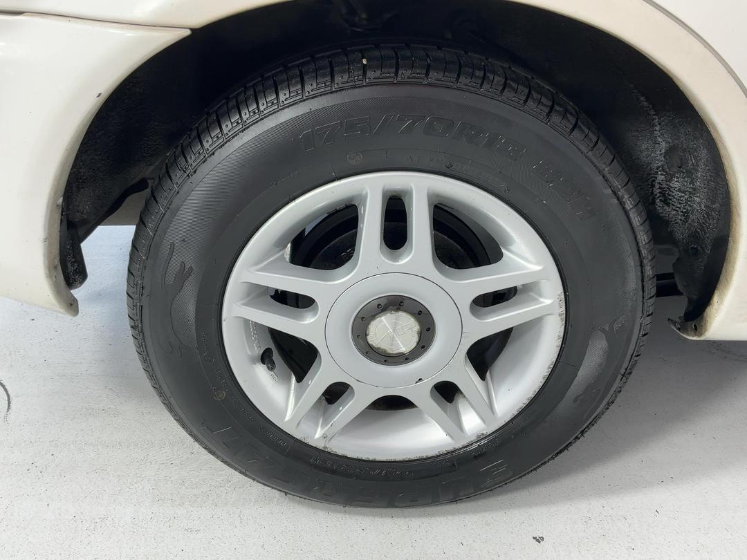 Photo '12' of Mazda Familia