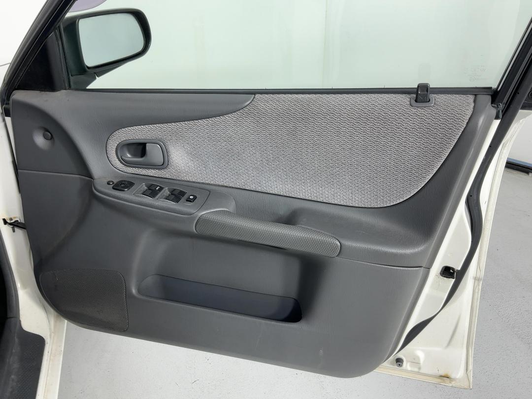Photo '15' of Mazda Familia