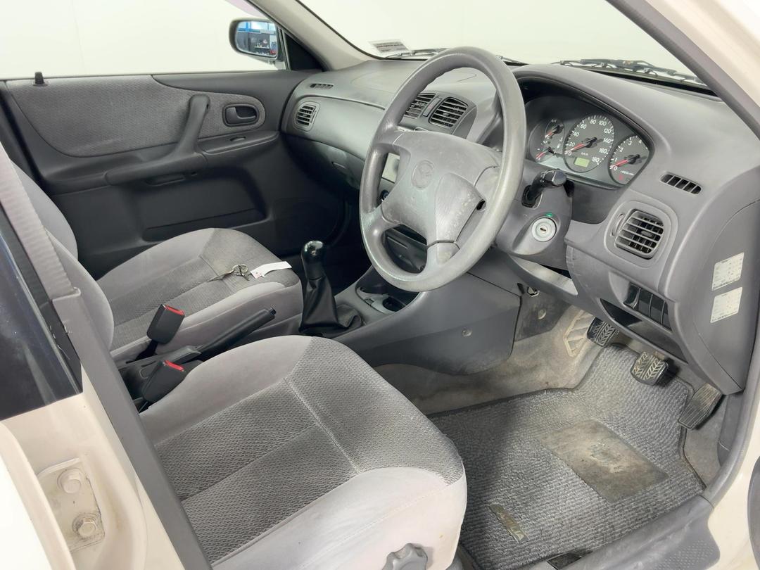 Photo '16' of Mazda Familia