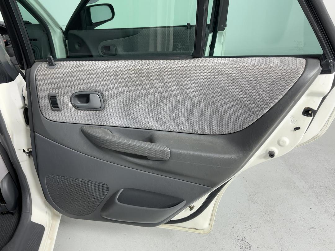 Photo '19' of Mazda Familia