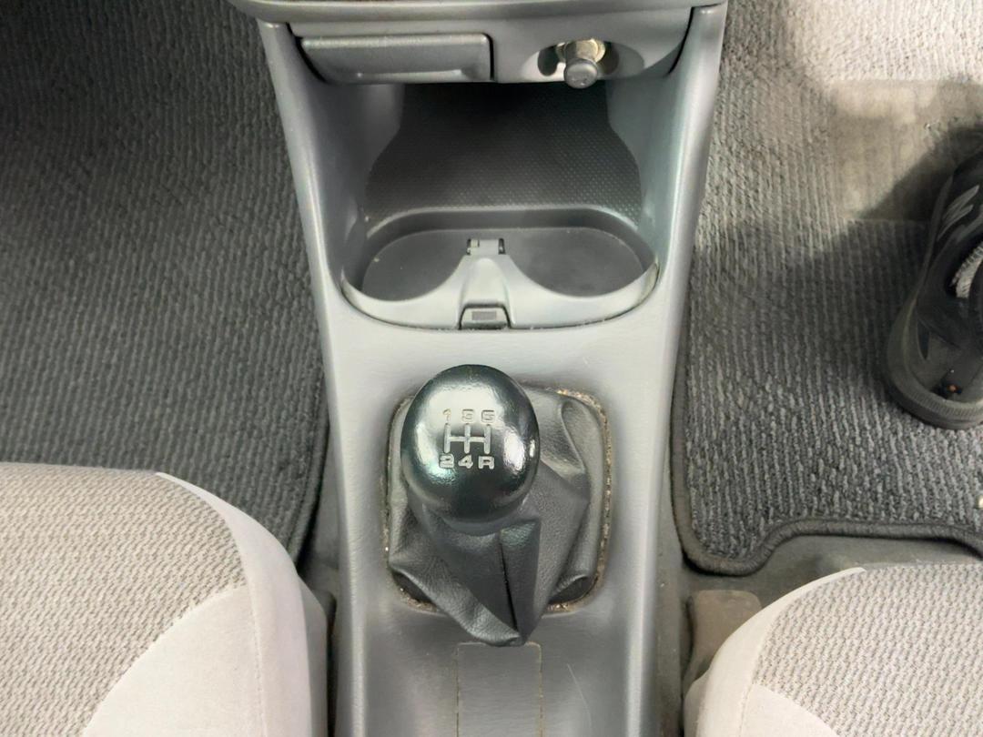 Photo '23' of Mazda Familia