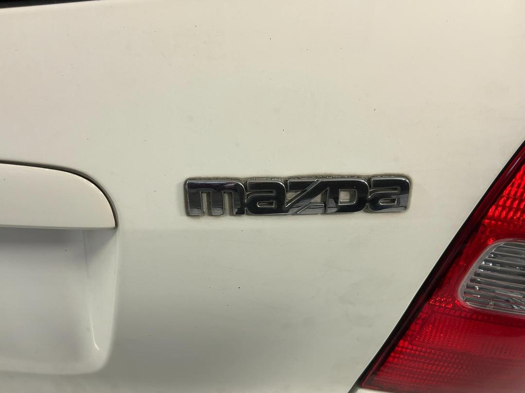 Photo '28' of Mazda Familia