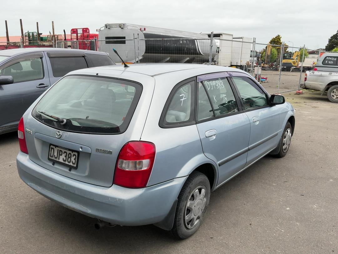 Photo '7' of Mazda Familia Photo '7' of Mazda Familia
