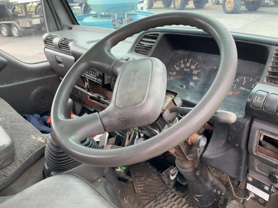 Photo '4' of Nissan Atlas Flat Deck