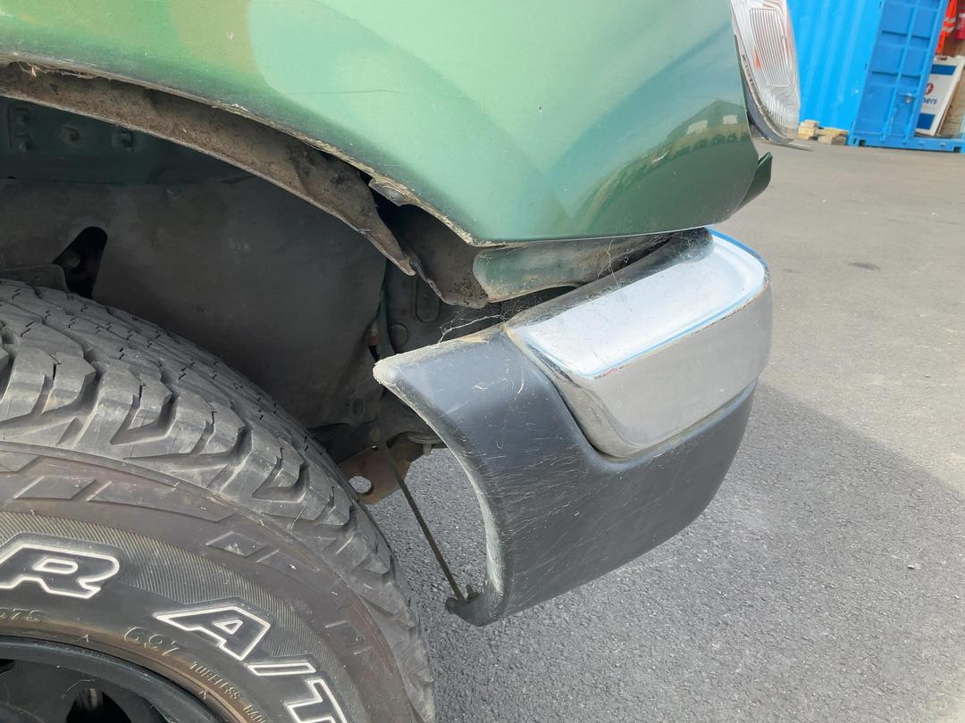 Photo '11' of Nissan Navara D/C Vent