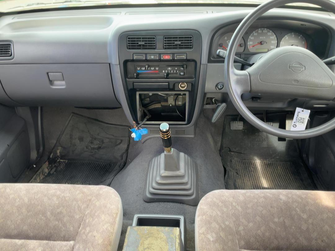 Photo '13' of Nissan Navara D/C Vent