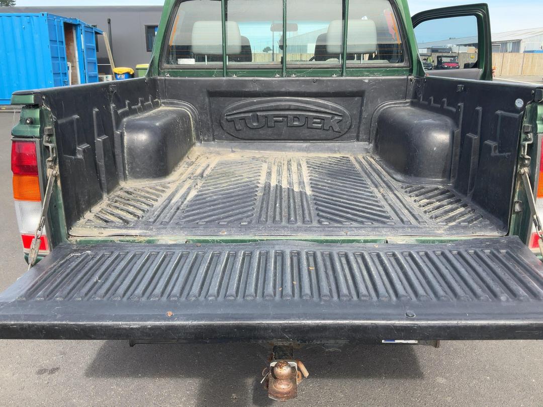 Photo '17' of Nissan Navara D/C Vent
