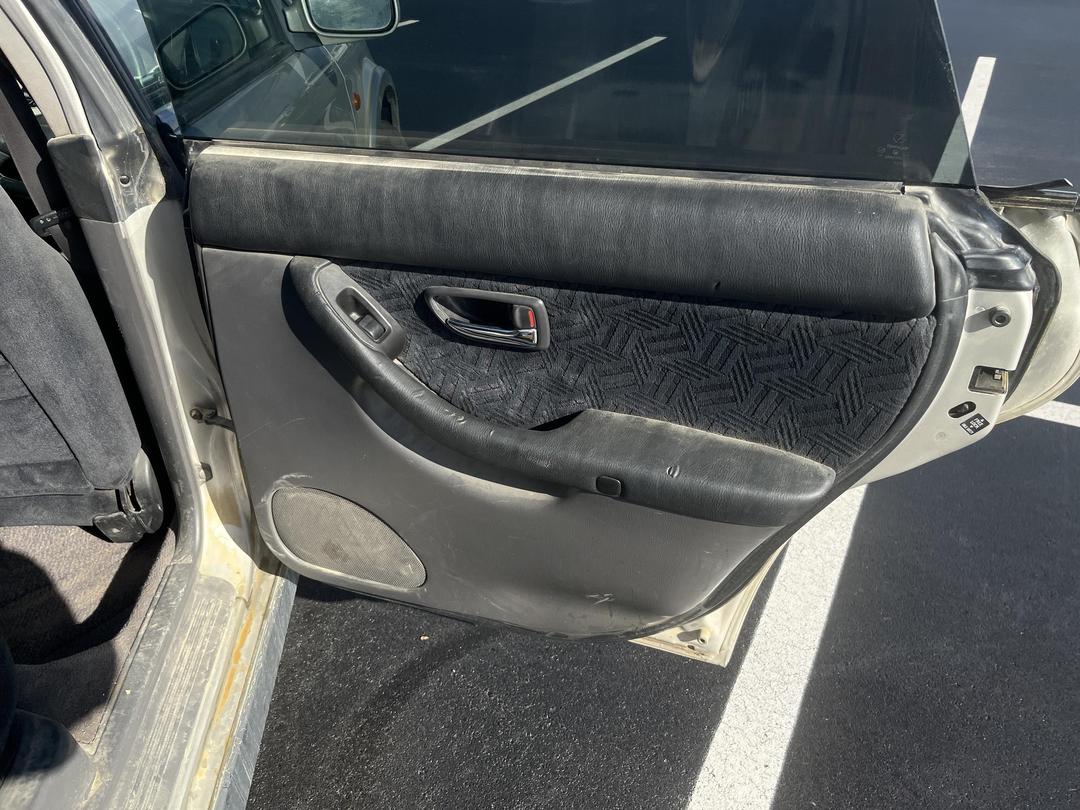 Photo '17' of Subaru Legacy