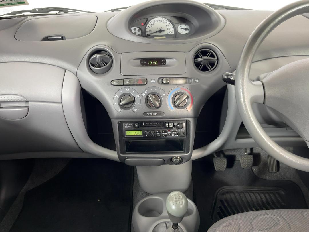 Photo '18' of Toyota Echo