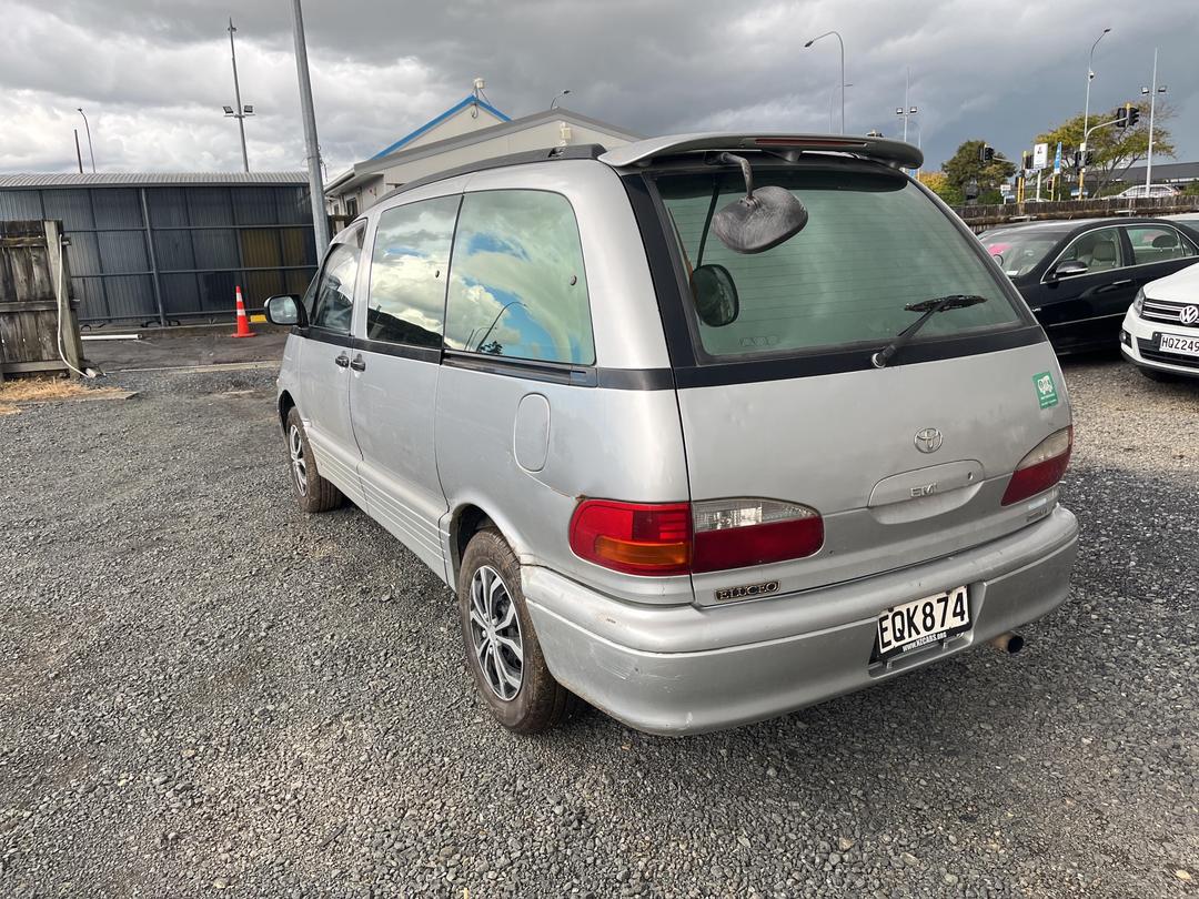 Photo '4' of Toyota Estima Lucida