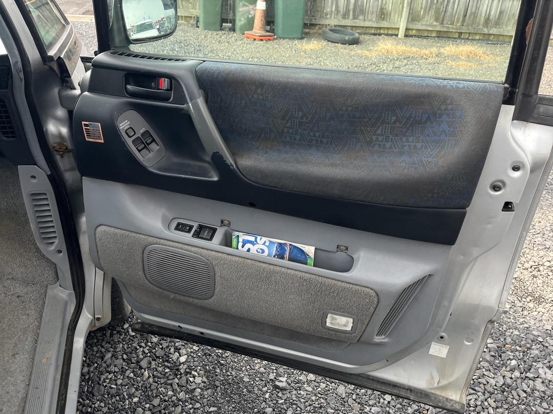 Photo '13' of Toyota Estima Lucida