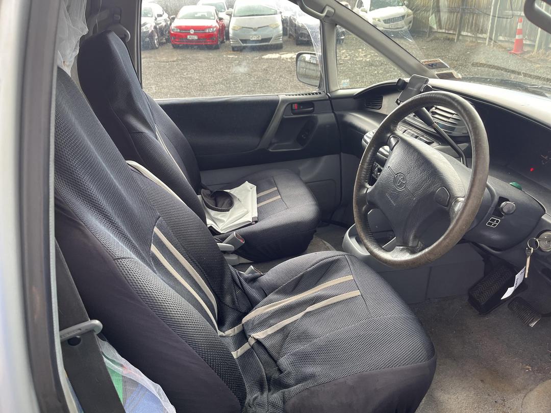 Photo '14' of Toyota Estima Lucida