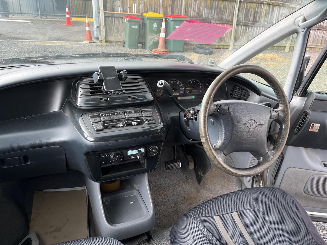 Photo '15' of Toyota Estima Lucida