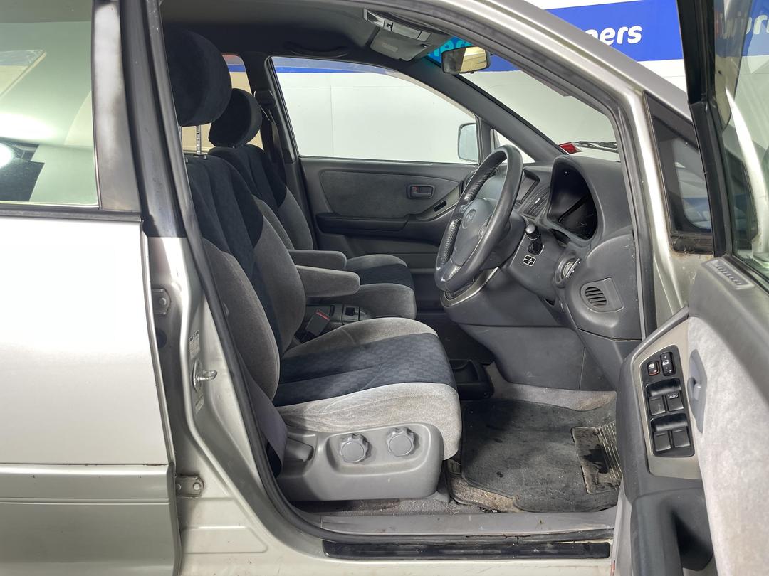 Photo '14' of Toyota Harrier