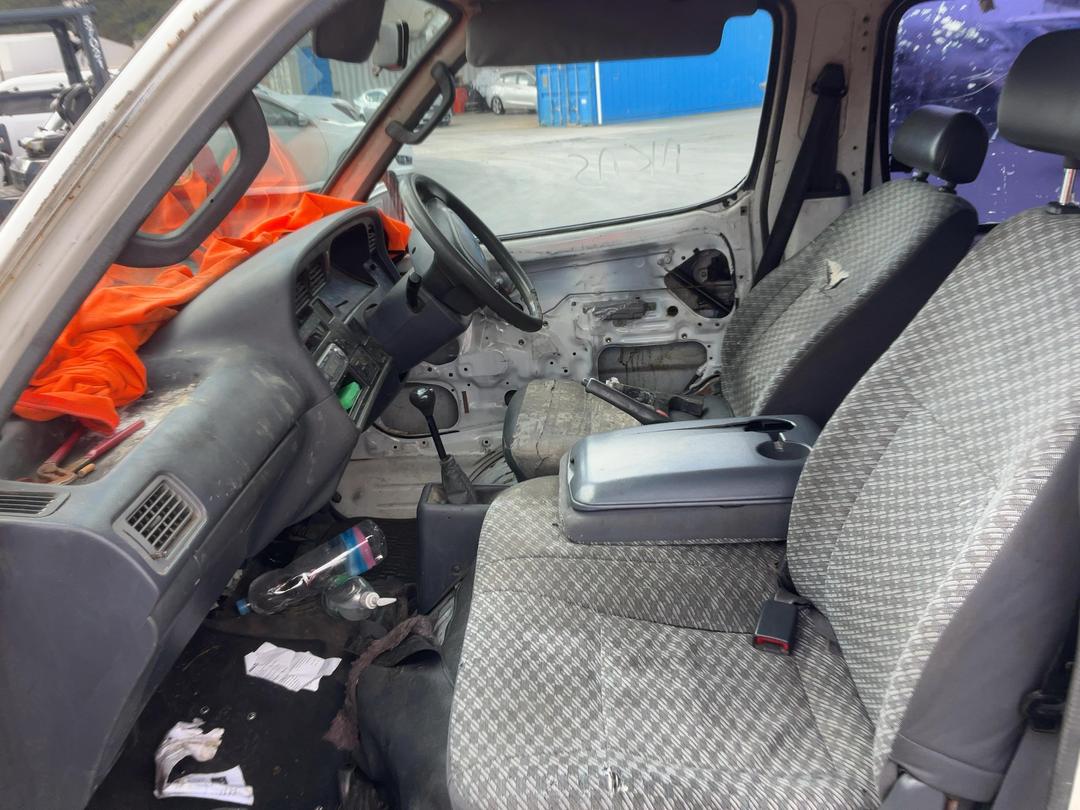 Photo '14' of Toyota Hiace ZR Photo '14' of Toyota Hiace ZR