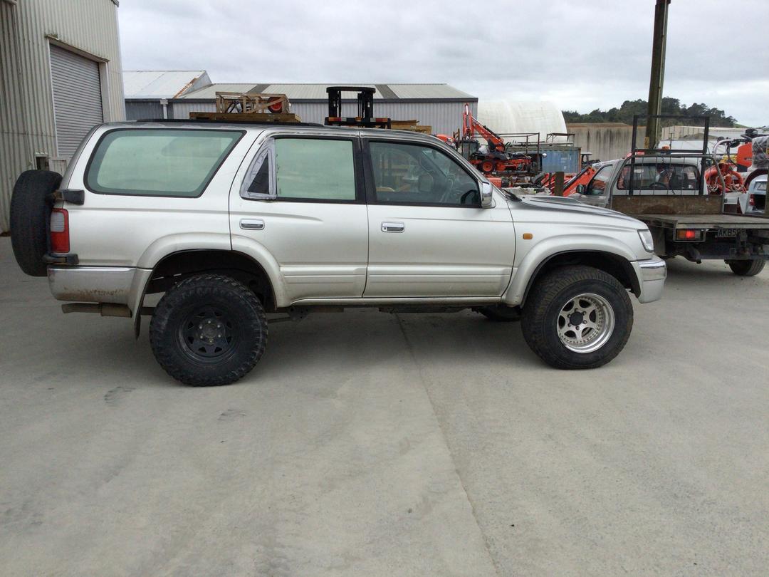 Photo '8' of Toyota Hilux Surf D