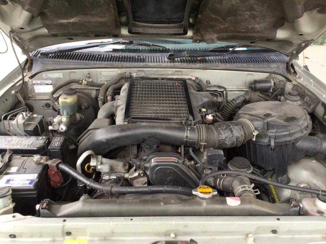 Photo '10' of Toyota Hilux Surf D