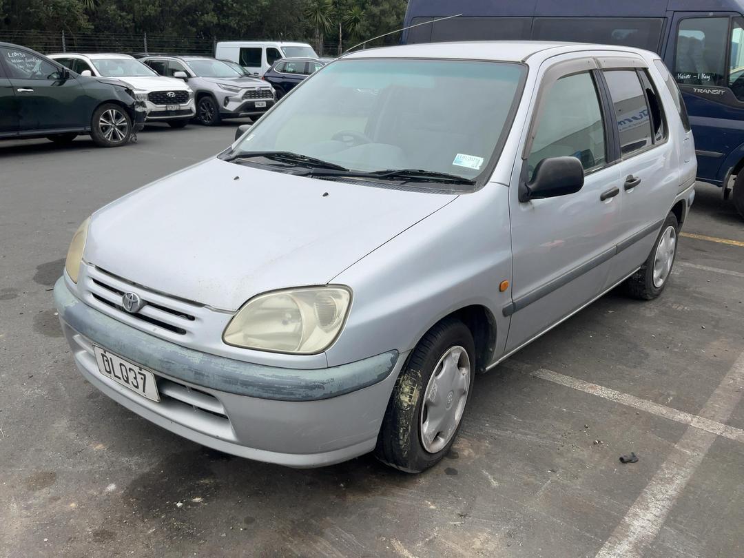 Photo '2' of Toyota Raum Photo '2' of Toyota Raum