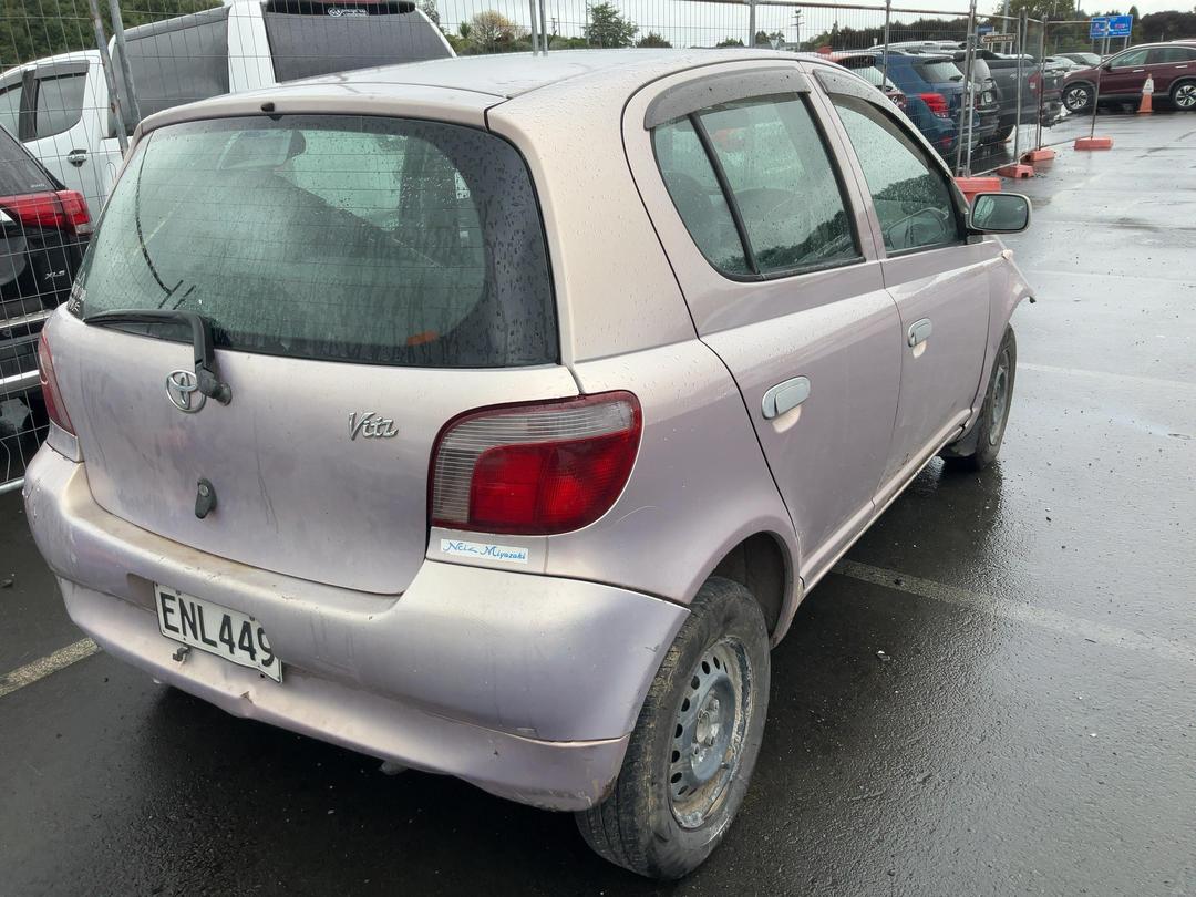 Photo '4' of Toyota Vitz